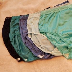 5 Fruit of the Loom Ladies Panties. Size 8